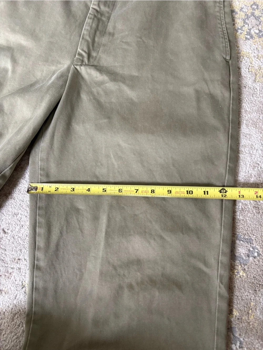 Banana Republic Vintage Safari and Travel Clothing Company Chino pants 34x32